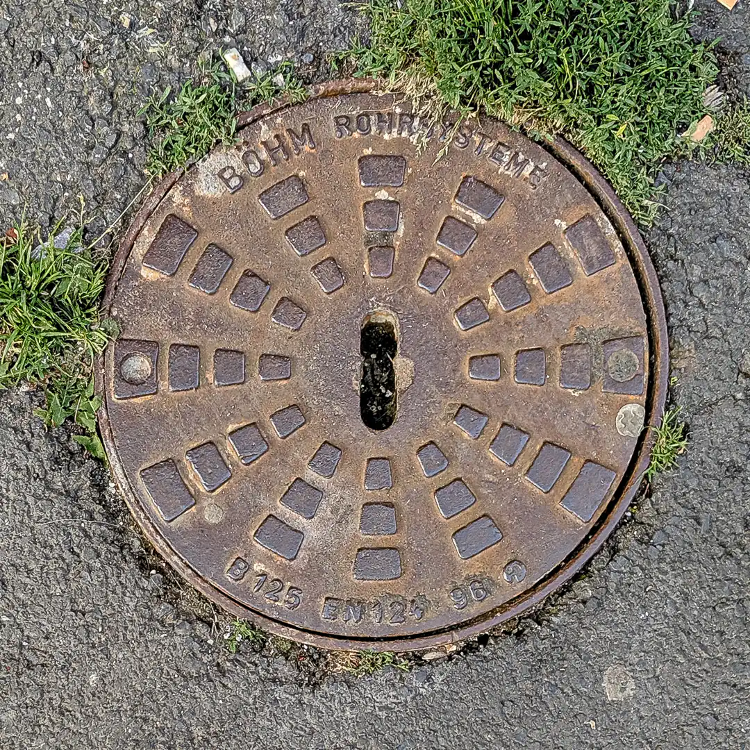 BÖHM ROHRSYSTEME Manhole Cover in Karlovy Vary, Czech Republic. Photo by Yuri Matrosovich