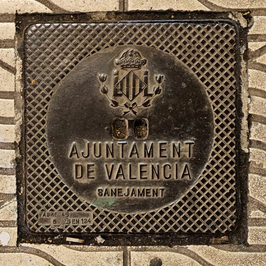 Manhole Cover by Fábregas in Valencia, Spain. Photo by Denis Marushevsky