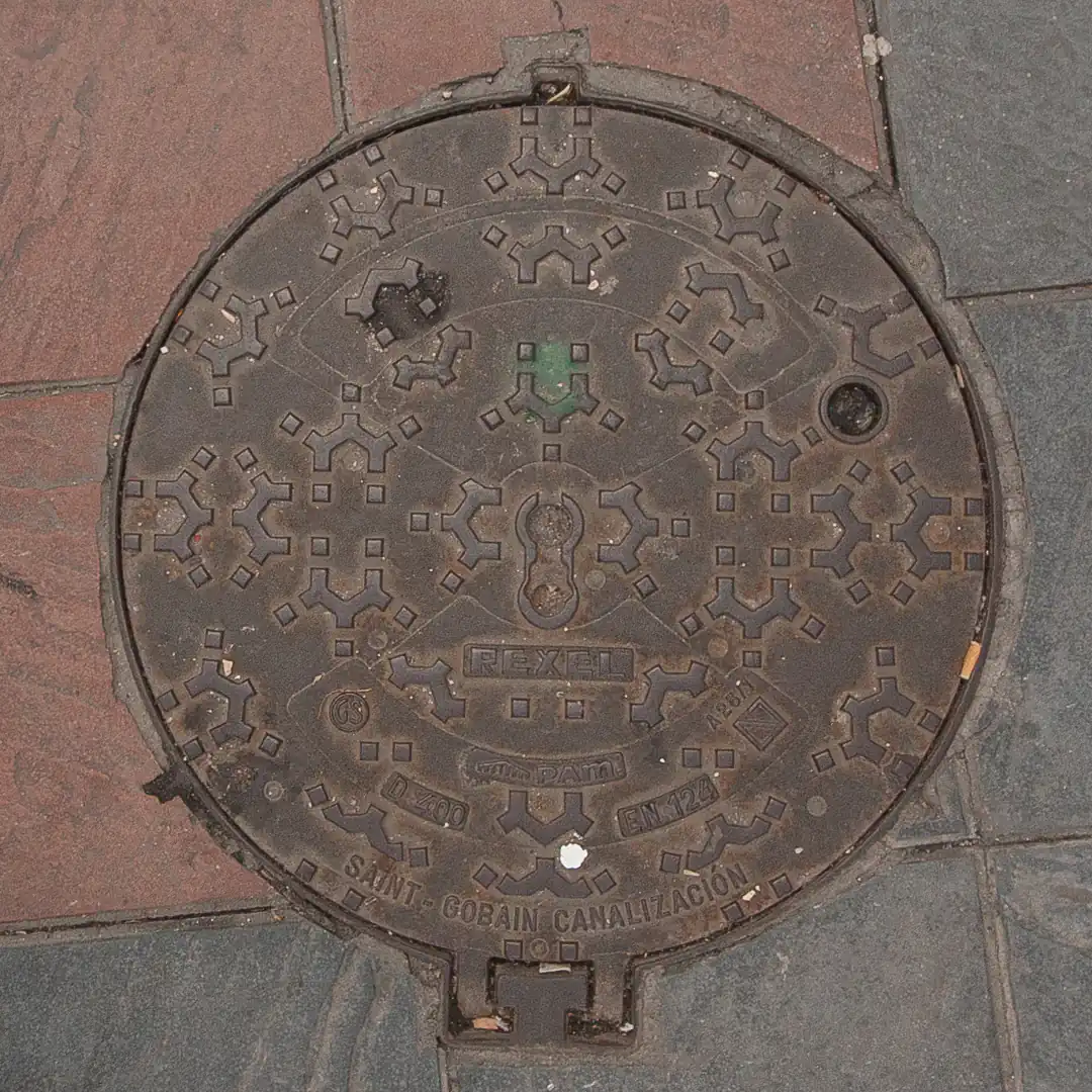 Sewerage Manhole Cover by Pam in Fuengirola, Spain. Photo by Yuri Matrosovich
