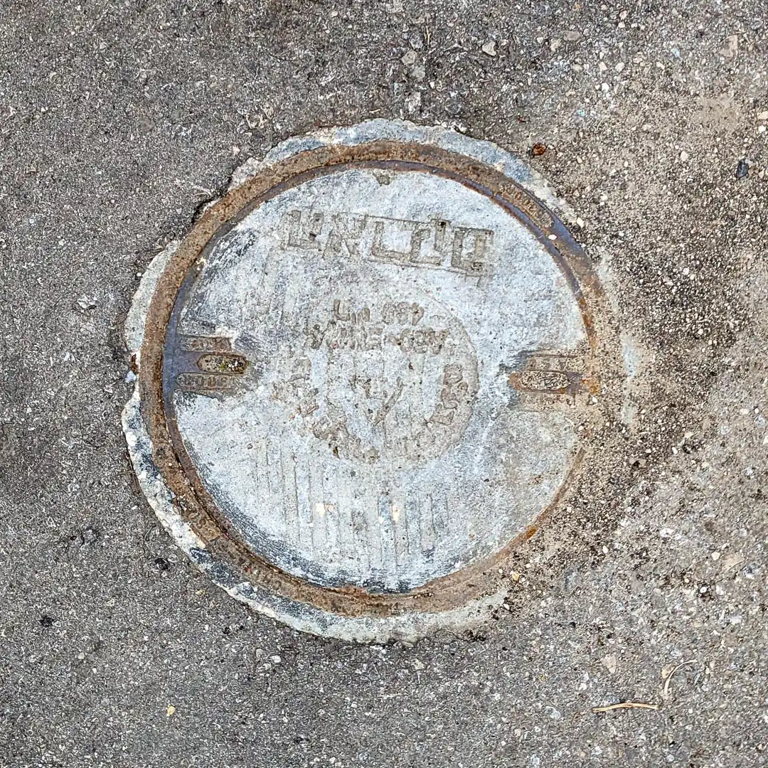 Manhole Cover in Haifa, Israel. Photo by Yuri Matrosovich