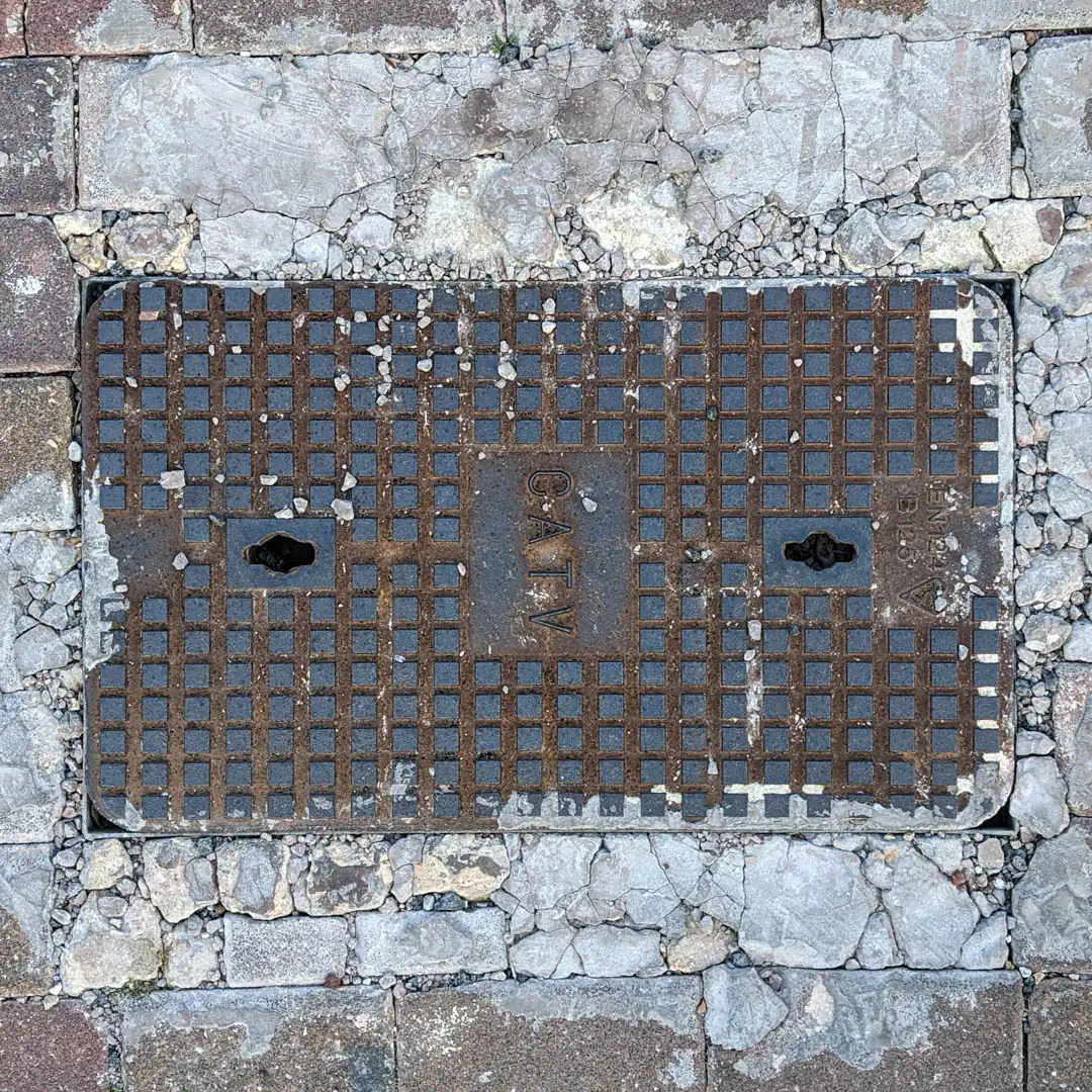Cable Manhole Cover in Haifa, Israel. Photo by Yuri Matrosovich