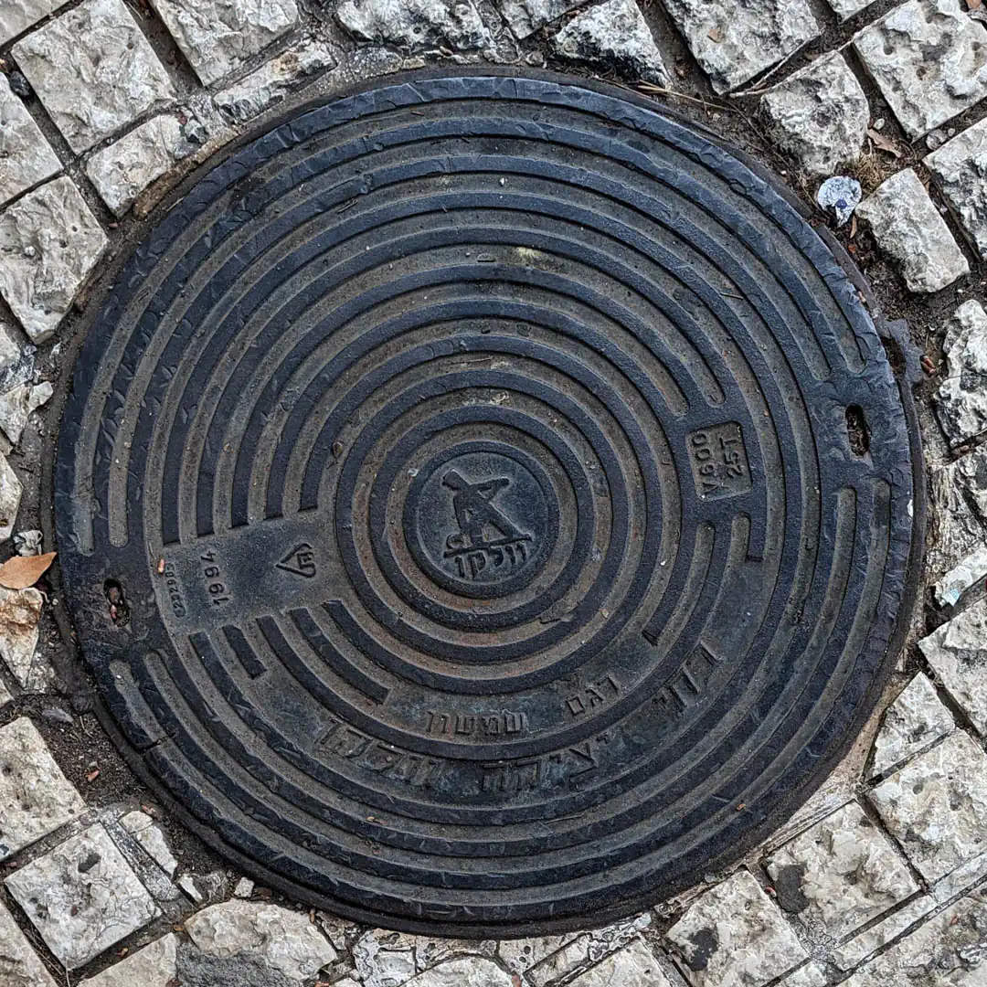 Manhole Cover by Vulcan Foundries in Zichron Ya'akov, Israel. Photo by Yuri Matrosovich