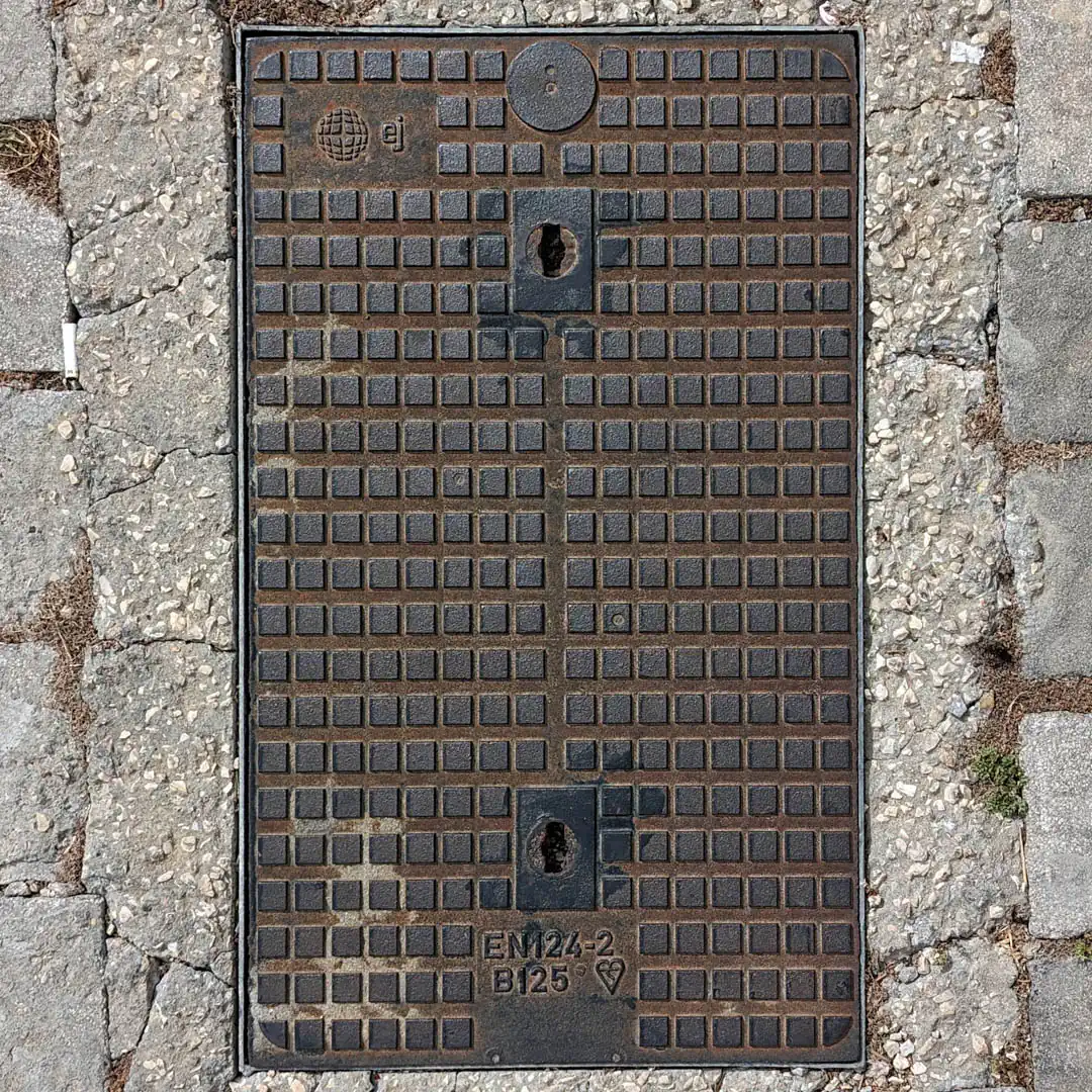 Manhole Cover by EJ Group in Haifa, Israel. Photo by Yuri Matrosovich