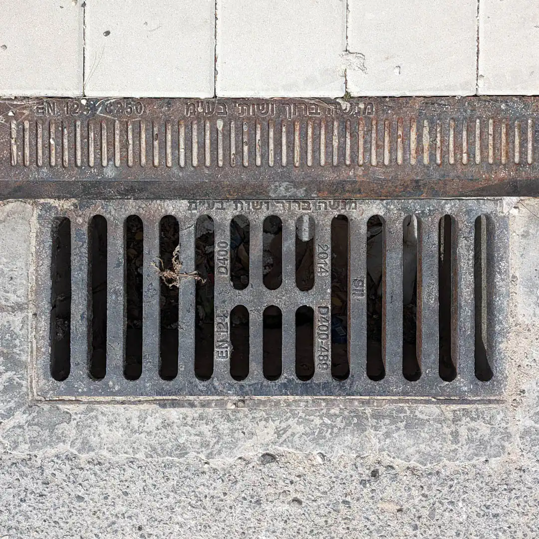 Drainage Manhole Cover by Menashe Baruch in Haifa, Israel. Photo by Yuri Matrosovich