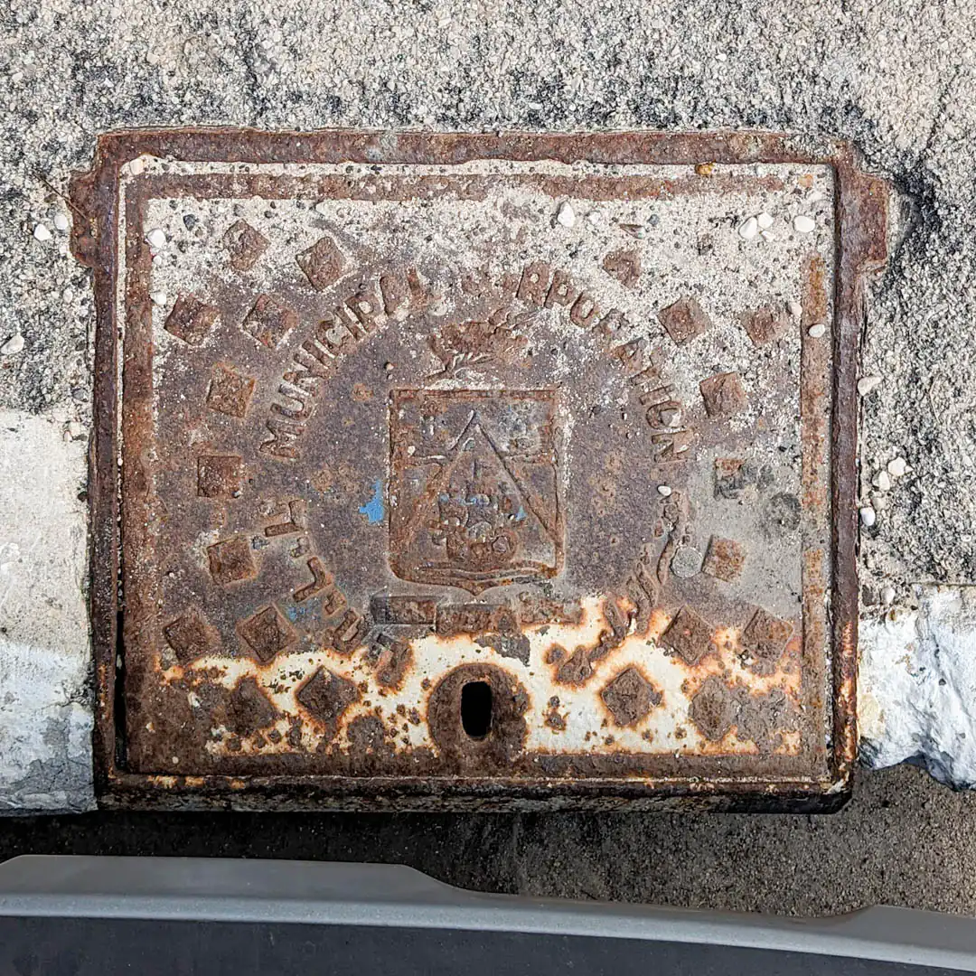 Manhole Cover in Haifa, Israel. Photo by Yuri Matrosovich