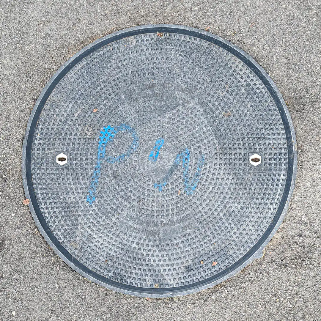 Manhole Cover in Haifa, Israel. Photo by Yuri Matrosovich