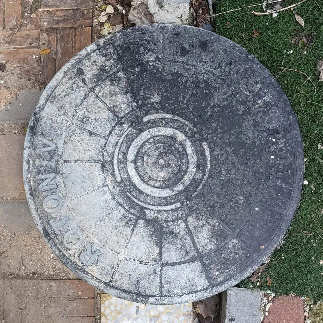 Manhole Cover in Haifa, Israel. Photo by Yuri Matrosovich