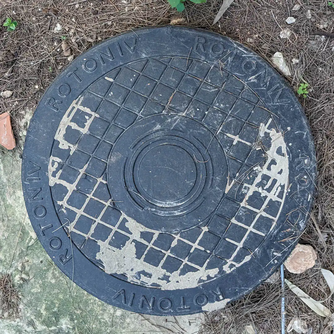 Manhole Cover in Haifa, Israel. Photo by Yuri Matrosovich