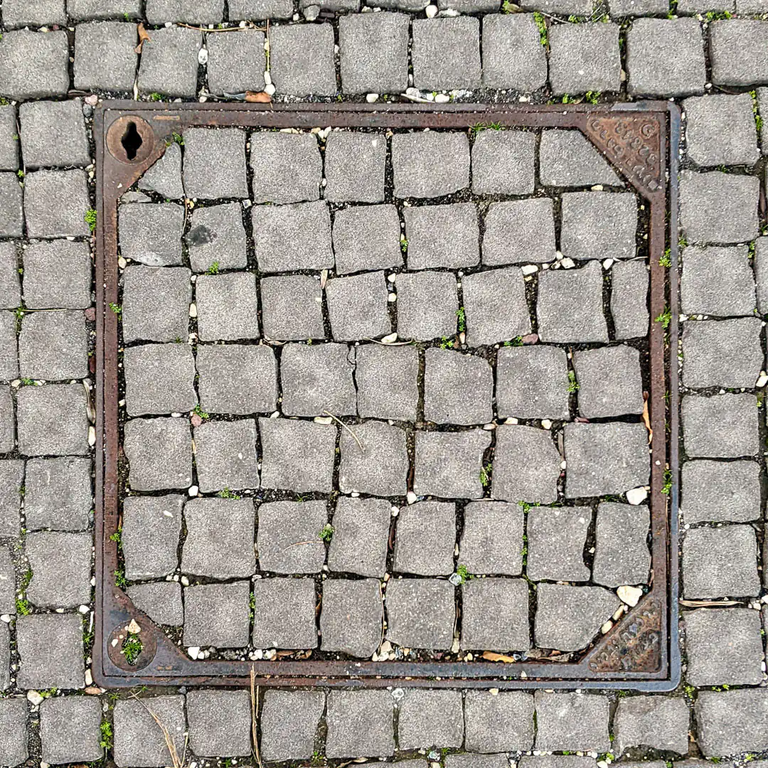 Manhole Cover in Haifa, Israel. Photo by Yuri Matrosovich