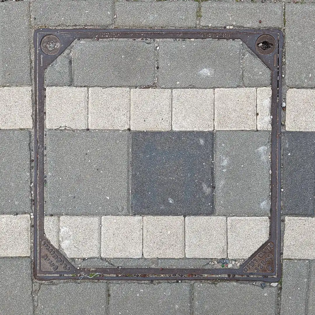 Manhole Cover in Haifa, Israel. Photo by Yuri Matrosovich