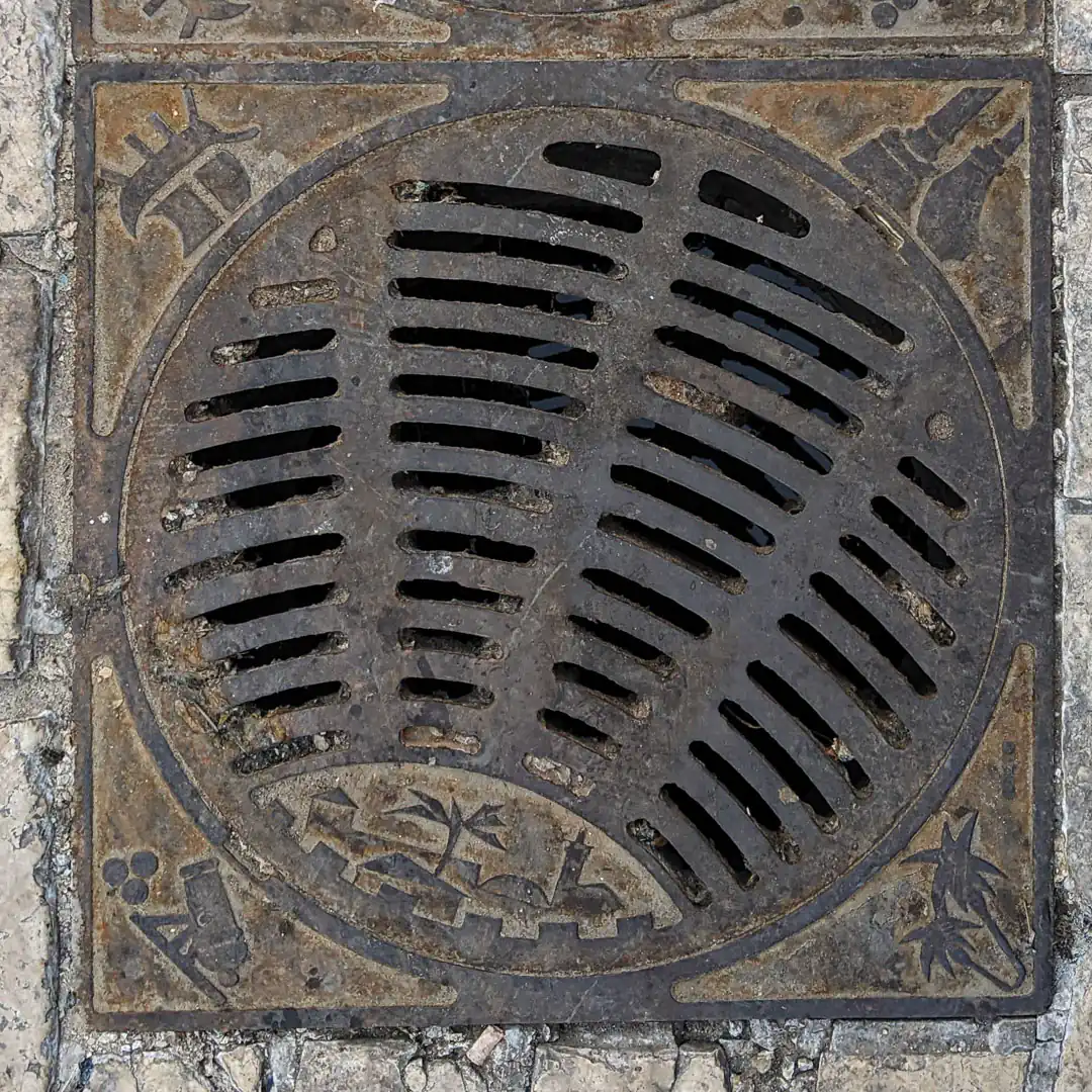 Drainage Manhole Cover in Acre, Israel. Photo by Yuri Matrosovich