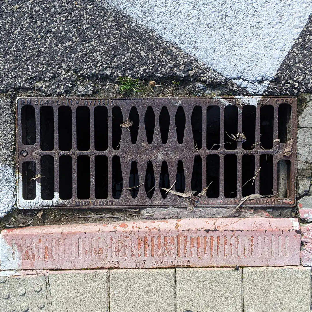 Drainage Manhole Cover by Ametis in Haifa, Israel. Photo by Yuri Matrosovich