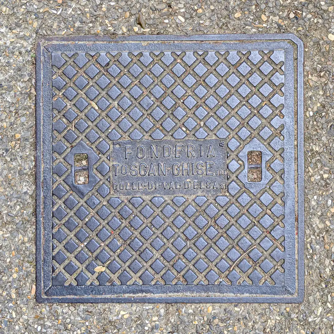 Manhole Cover by Fonderia Toscan Ghise in Florence, Italy. Photo by Yuri Matrosovich