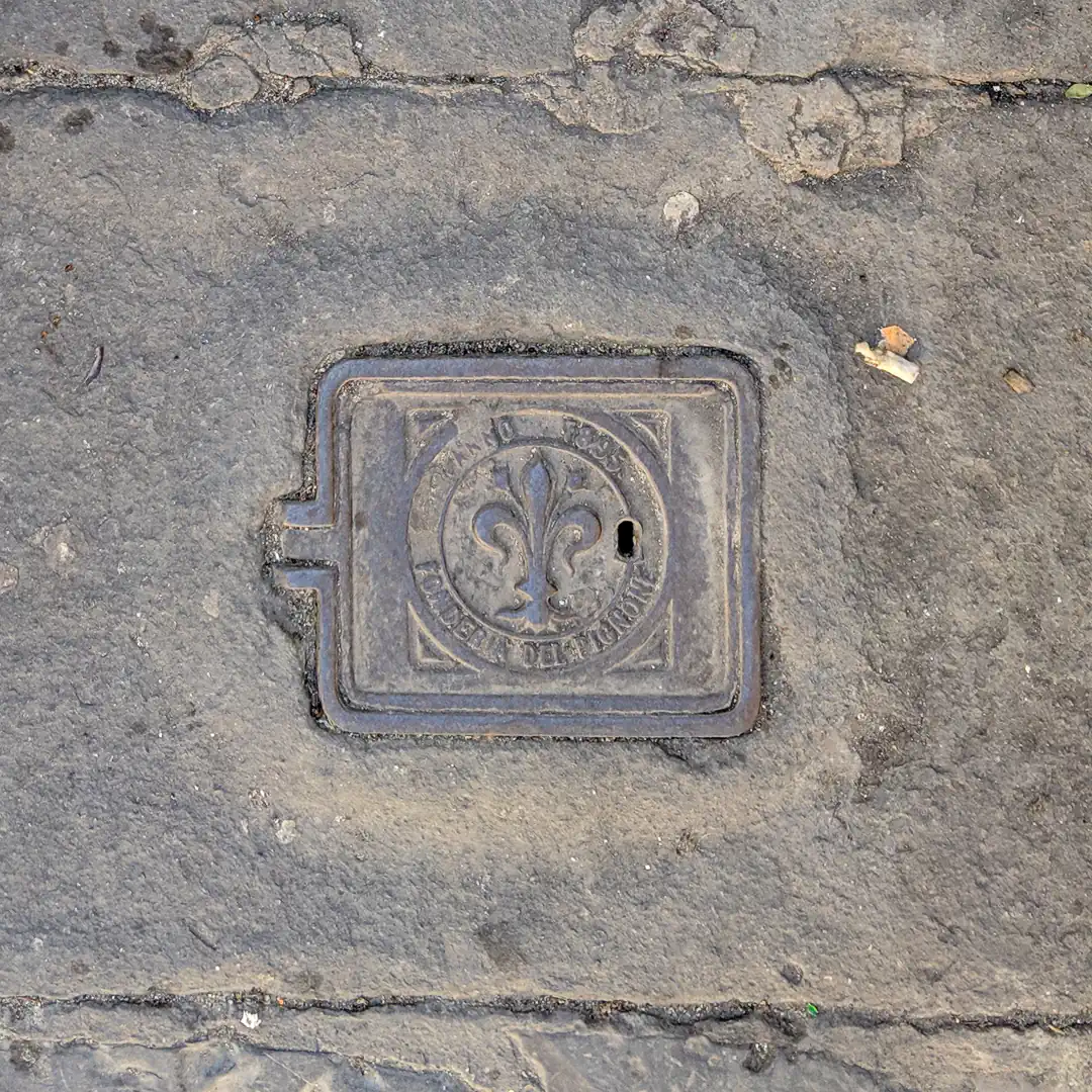 Manhole Cover by Fonderia del Pignone in Florence, Italy. Photo by Yuri Matrosovich