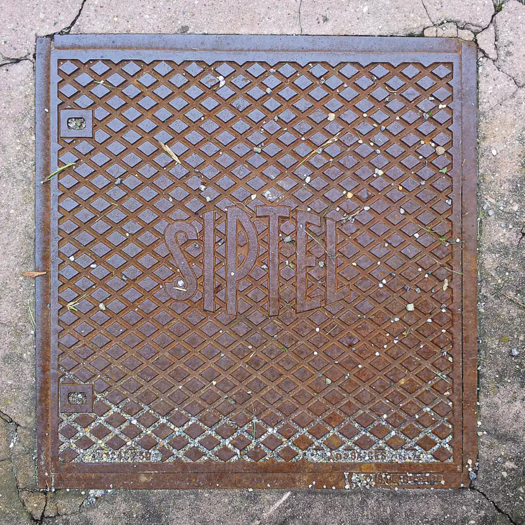 Siptel Manhole Cover in Bellagio, Italy. Photo by Yuri Matrosovich