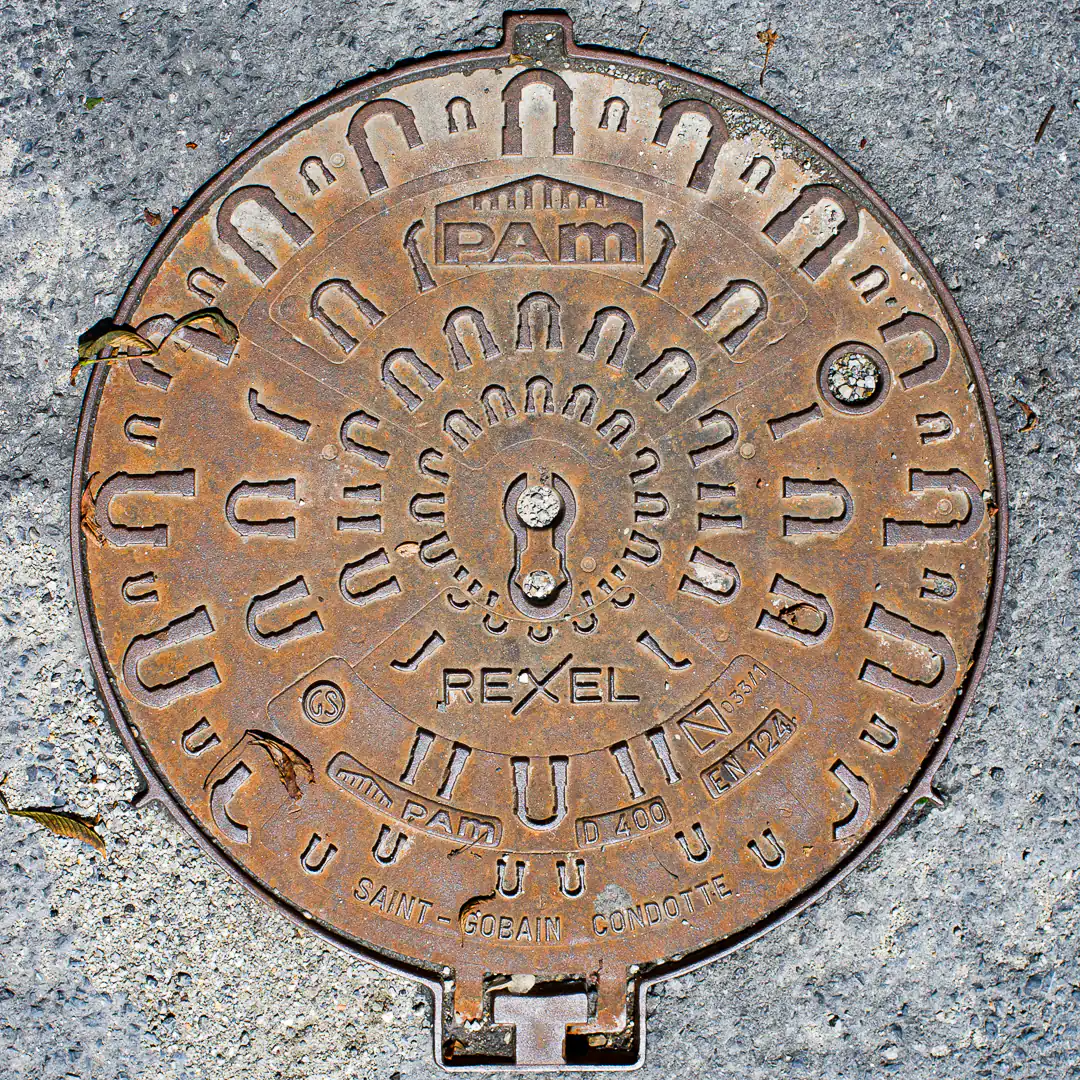 Manhole Cover by Pam in Bellagio, Italy. Photo by Yuri Matrosovich
