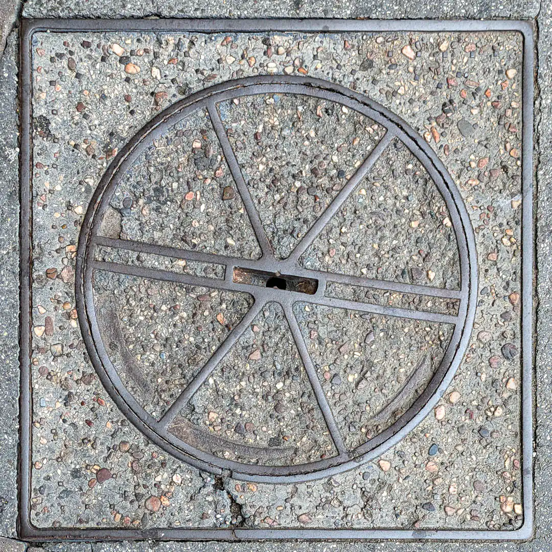 Manhole Cover in Belgrade, Serbia. Photo by Denis Panin