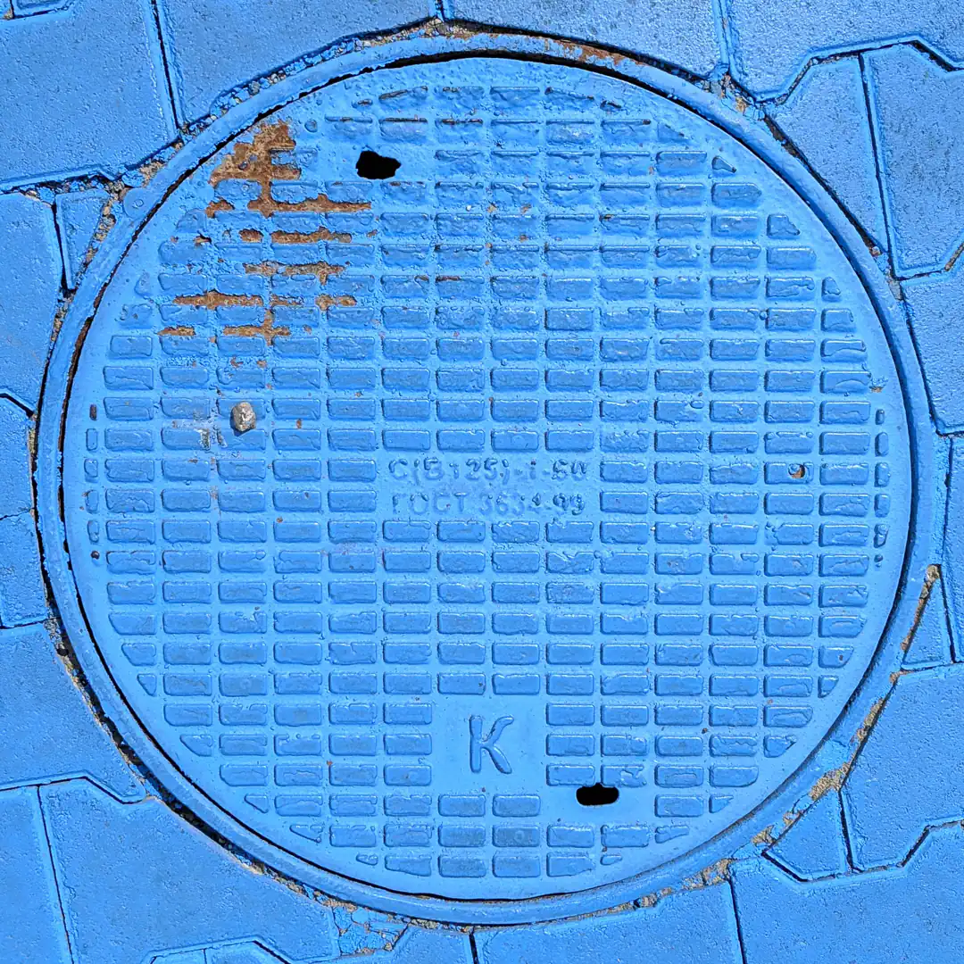 Sewerage Manhole Cover in Zelenogradsk, Russia. Photo by Yuri Matrosovich