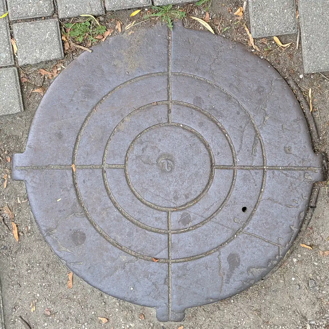 Manhole Cover in Zelenogradsk, Russia. Photo by Yuri Matrosovich