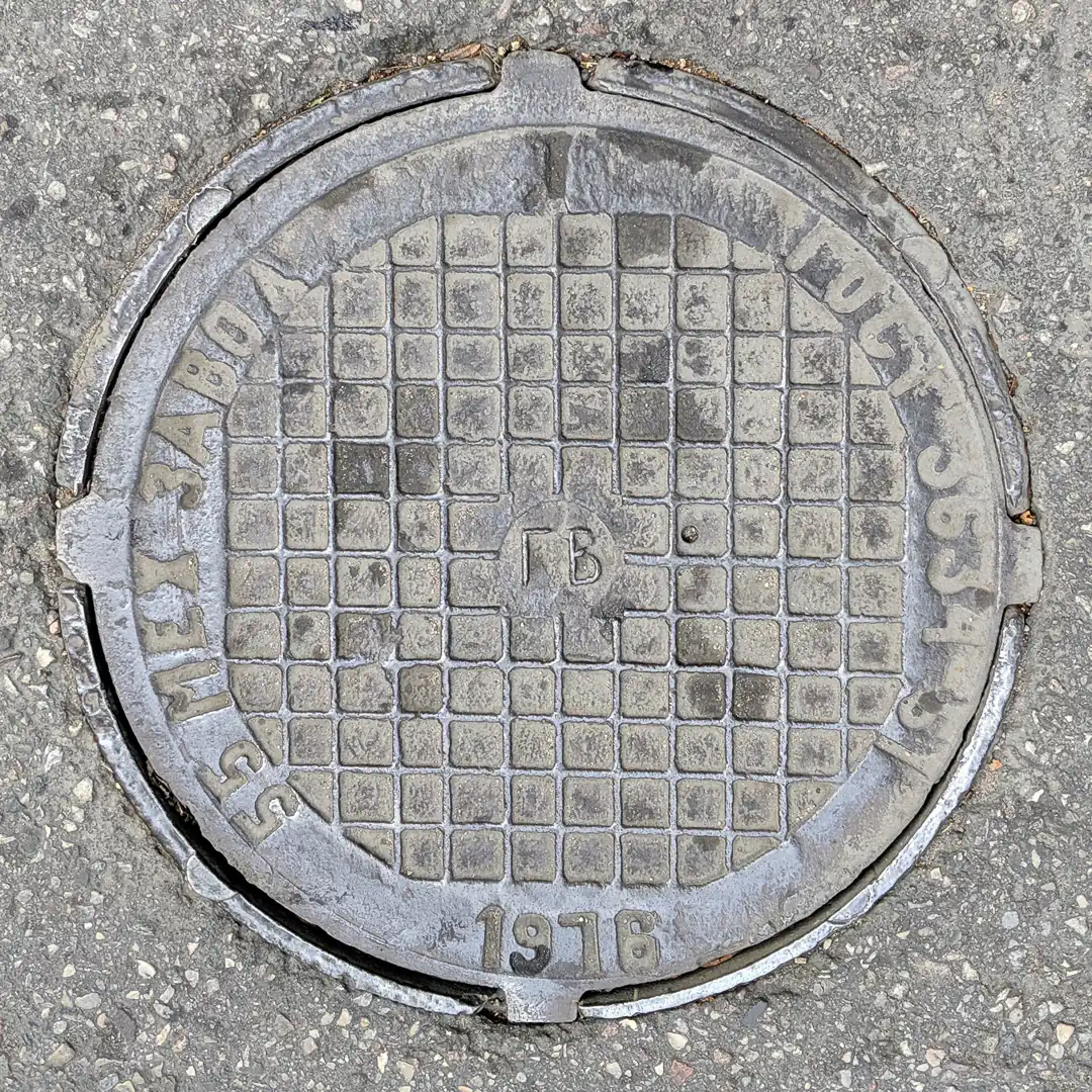 Water Manhole Cover by 55 мех завод in Zelenogradsk, Russia. Photo by Yuri Matrosovich