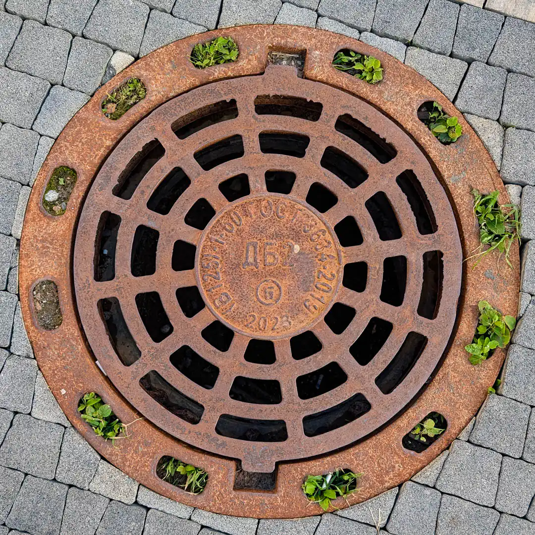 Drainage Manhole Cover in Saint Petersburg, Russia. Photo by Yuri Matrosovich