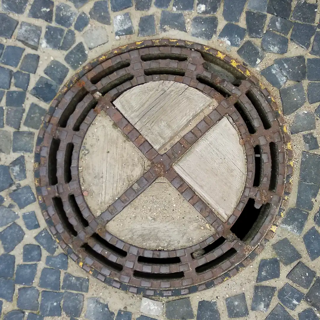 Manhole cover preserved since the time of East Prussia
