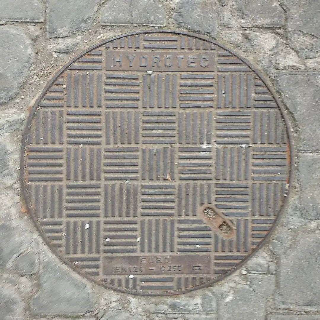 Manhole Cover by Hydrotec in Kaliningrad, Russia. Photo by Yuri Matrosovich