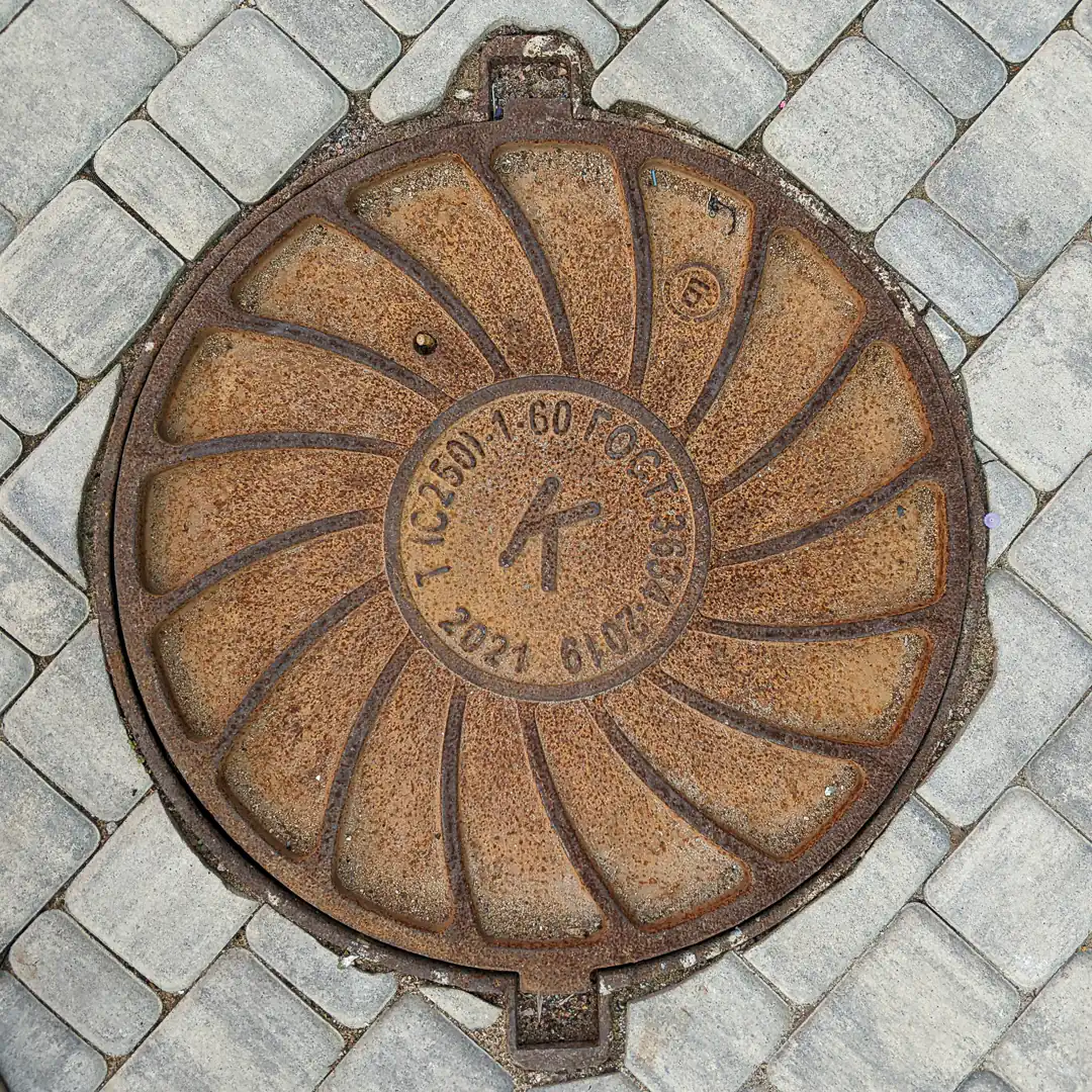 Sewerage Manhole Cover in Saint Petersburg, Russia. Photo by Yuri Matrosovich