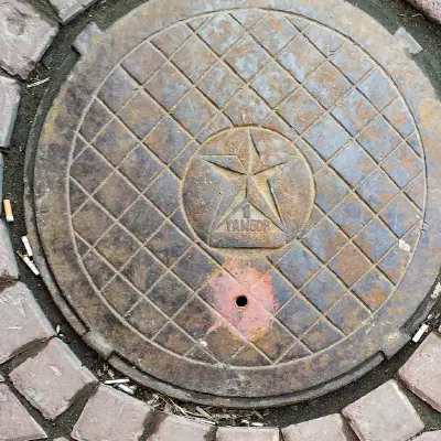 Manhole cover created in Gulag