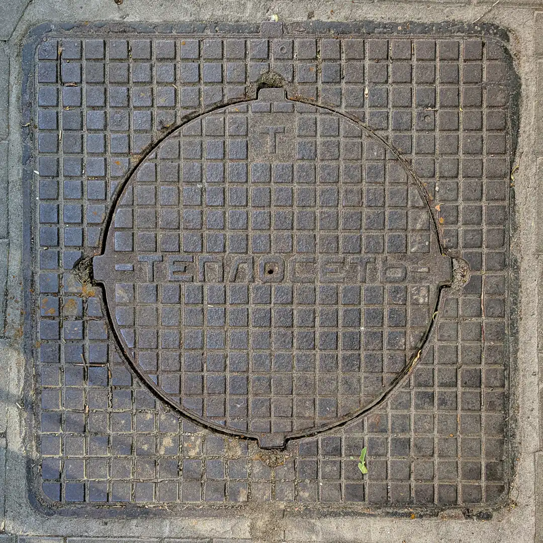 Heating Manhole Cover in Saint Petersburg, Russia. Photo by Yuri Matrosovich