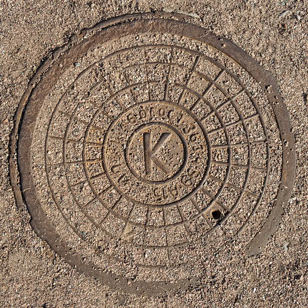Sewerage Manhole Cover in Saint Petersburg, Russia. Photo by Yuri Matrosovich